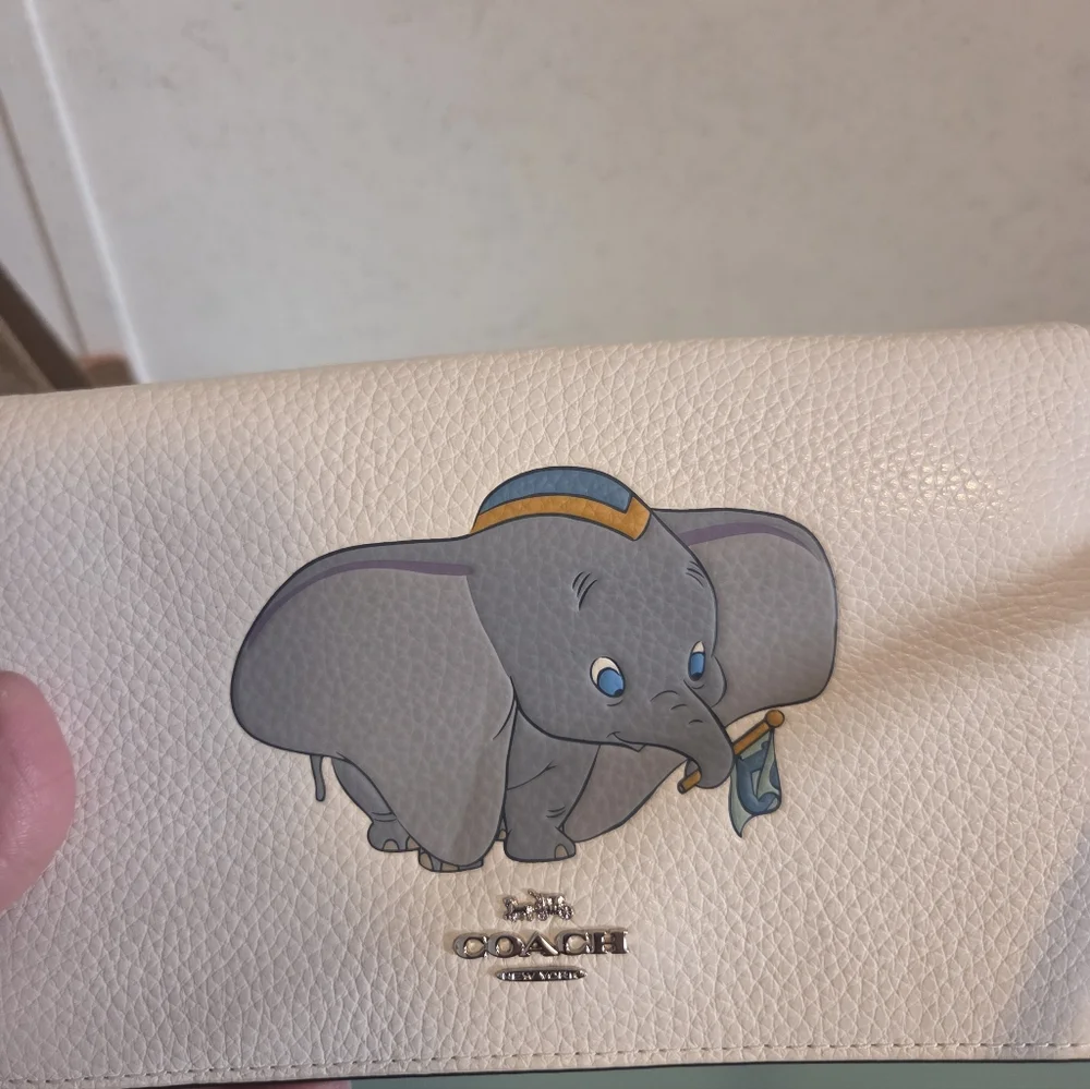 Coach Disney dumbo white wallet bag on removable strap - Picture 1 of 7